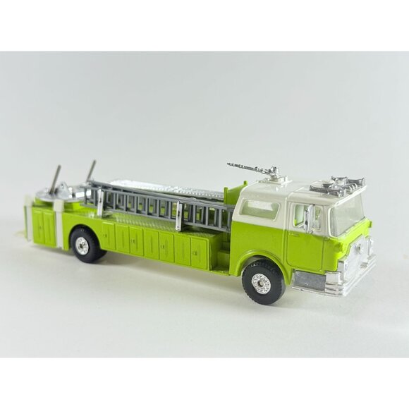 Vintage Diecast Fire Trucks Lot 2pc 1:32 1 pc 1:64 Toy Models Red/Green - Picture 8 of 10